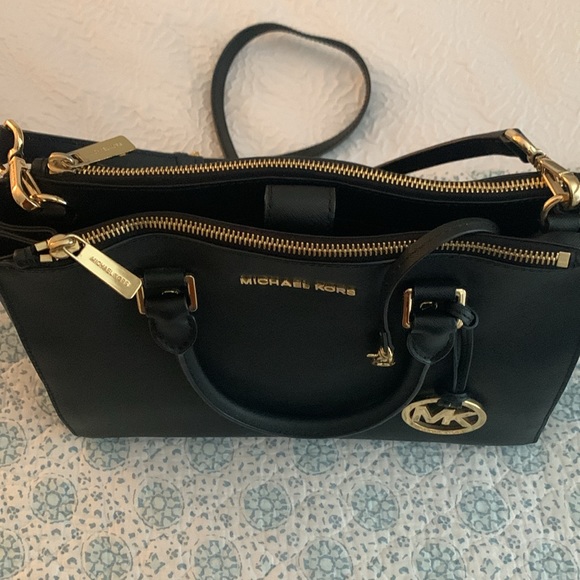 Michael Kors, large leather satchel☘️HP☘️ - Picture 9 of 9